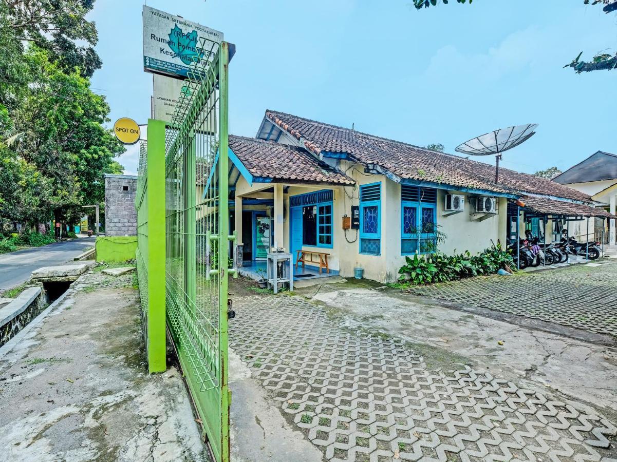 Spot On 2275 Omah Jm Hotell Beran Kidul Exteriör bild